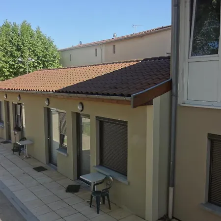 Le Louvre Aparthotel Saint-Symphorien-d'Ozon